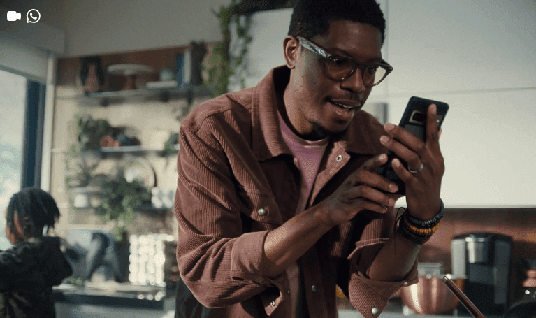 WhatsApp en tus Ojos: Gafas Inteligentes para Conexión Instantánea